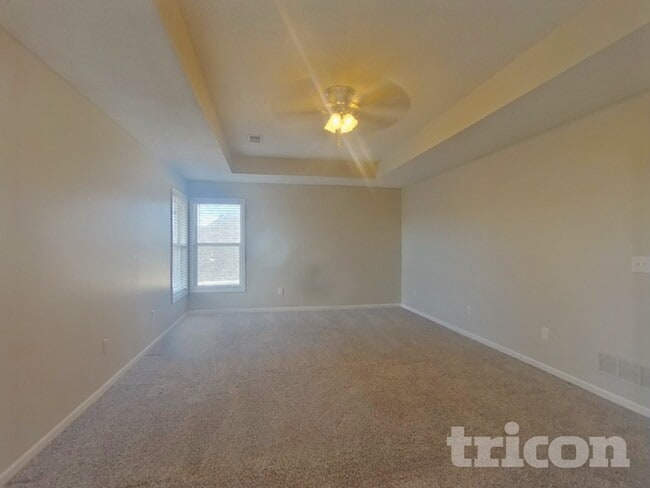 Building Photo - 5004 Woodstock St