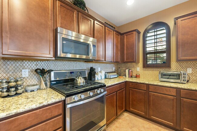 Building Photo - 52050 Rosewood Ln