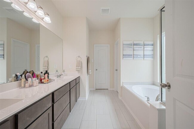 Building Photo - 5218 Windy Plantation Dr