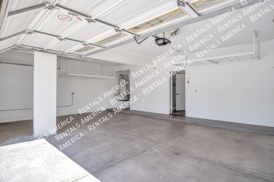 Building Photo - 4118 E Breckenridge Way