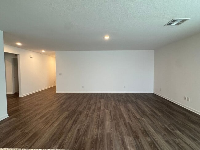 Building Photo - Laughlin Ranch New 3 Bed, 2 Bath close to Water, on Parkway