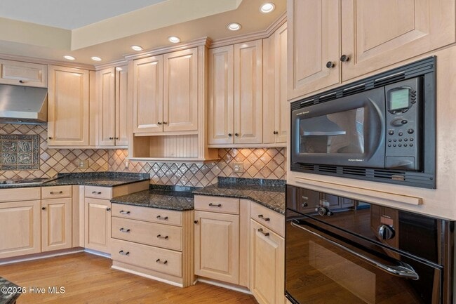 Building Photo - 50 Oak Meadow Rd