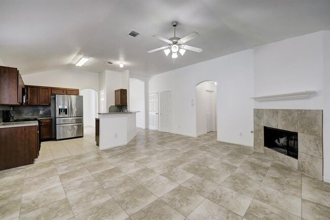 Building Photo - 25407 Clover Ranch Dr