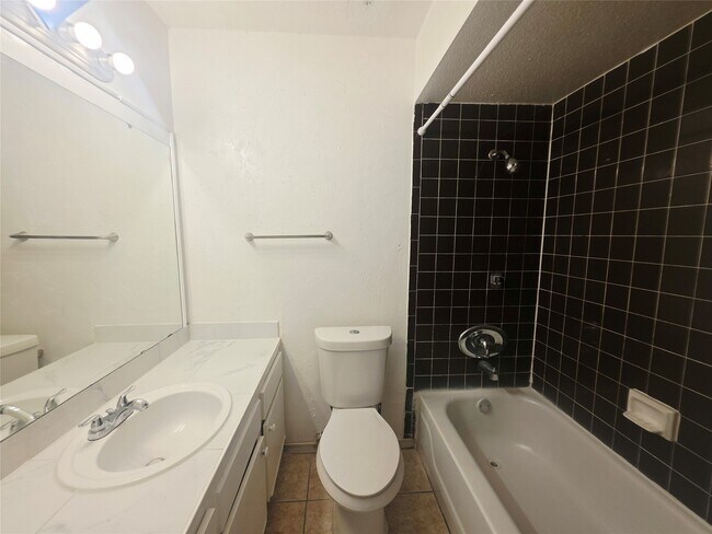 Building Photo - 12511 Ashford Meadow Dr