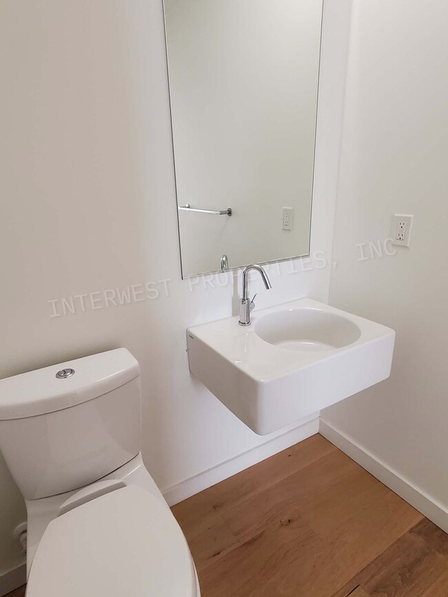 Building Photo - PERE02--*