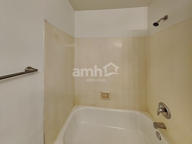 Building Photo - 4824 E Hilton Ave