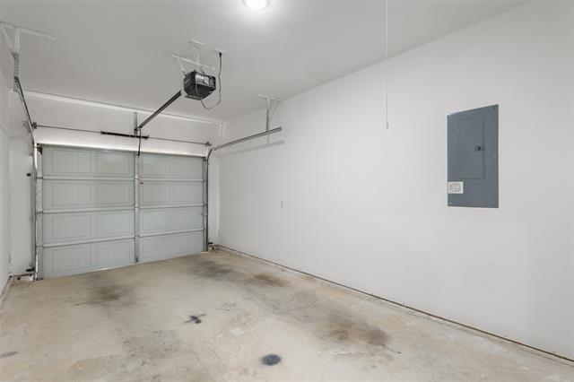 Building Photo - 652 River Garden Dr