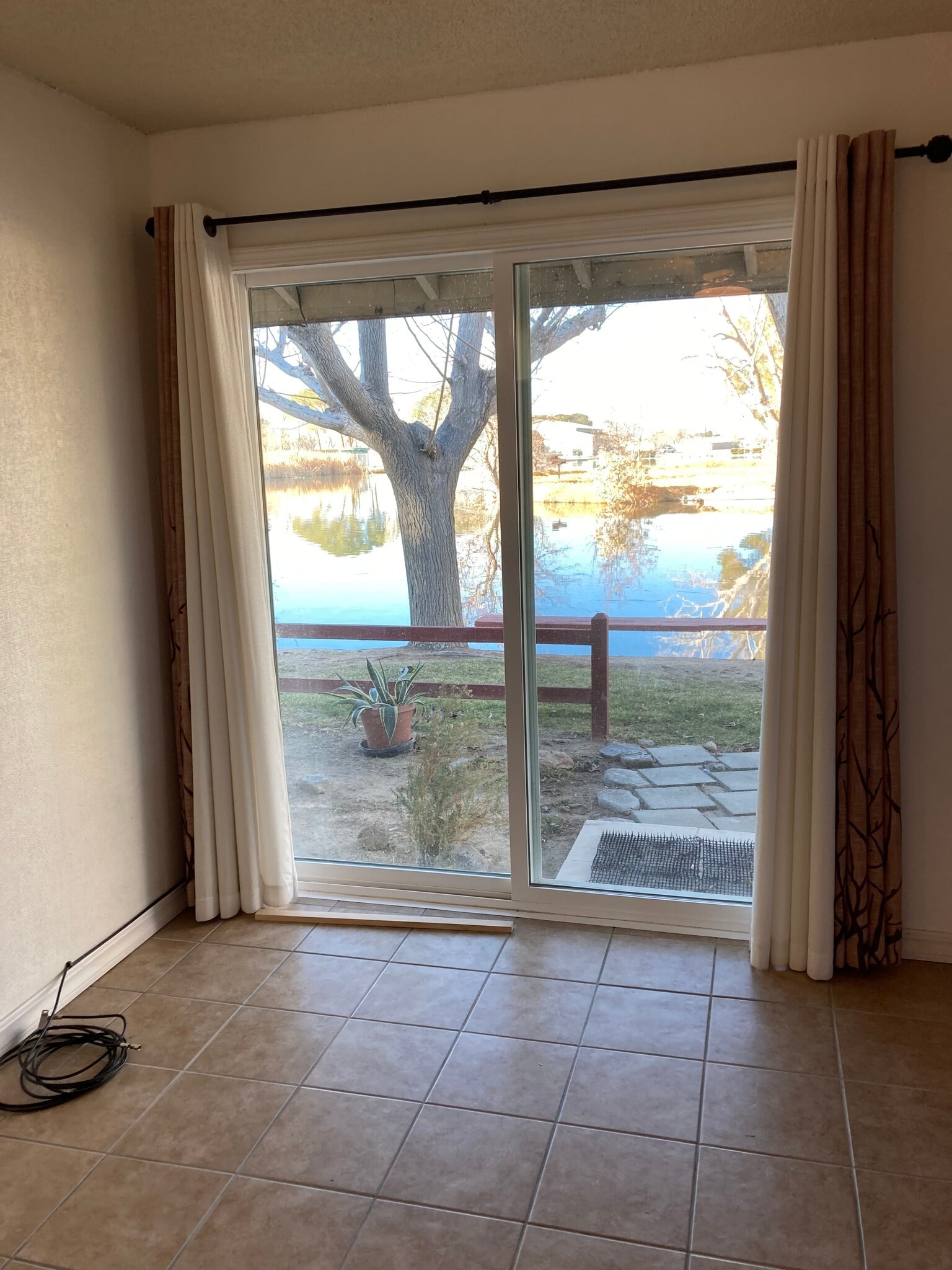 Building Photo - 21325 Lake Shore Dr