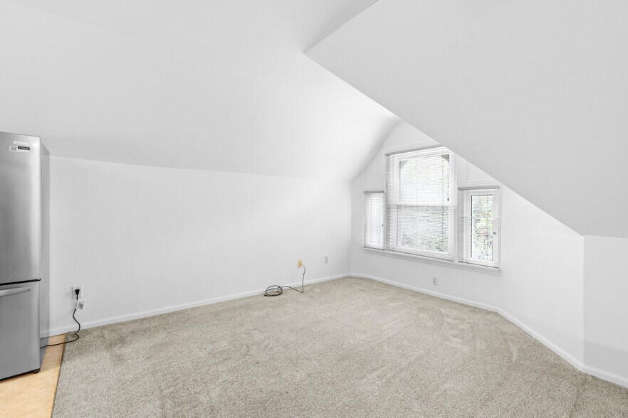 Building Photo - 4414 W Pine Blvd