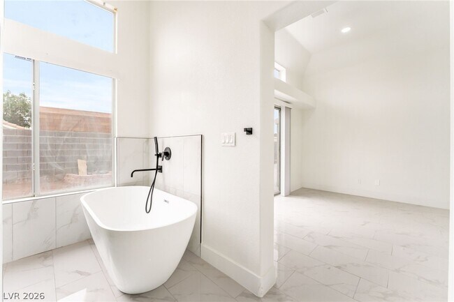 Building Photo - 529 Rancho Del Mar Way