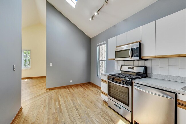 Building Photo - 1452 W Cortez St