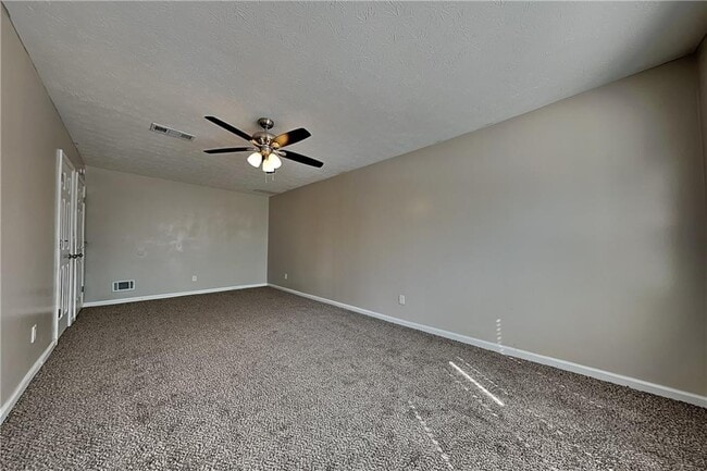 Building Photo - 405 Aristocrat Dr SW