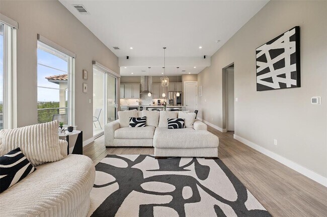 Building Photo - 201 Honey Creek Ct