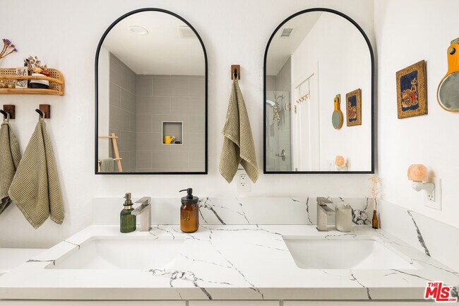 Building Photo - 4540 Catalpa St