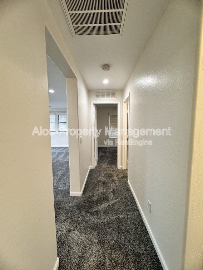 Building Photo - 14141 N 136th Ln