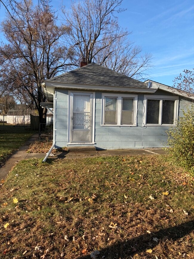 Primary Photo - 119 7th Ave NE