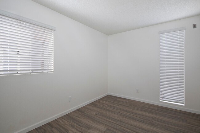 Building Photo - Gorgeous 2BR in Hillcrest with 2 Parking S...