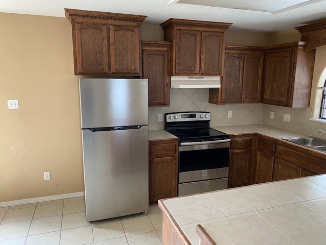 Building Photo - 1806 S Linden St