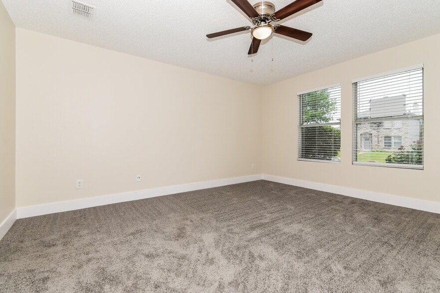 Building Photo - 2327 Graystone Dr