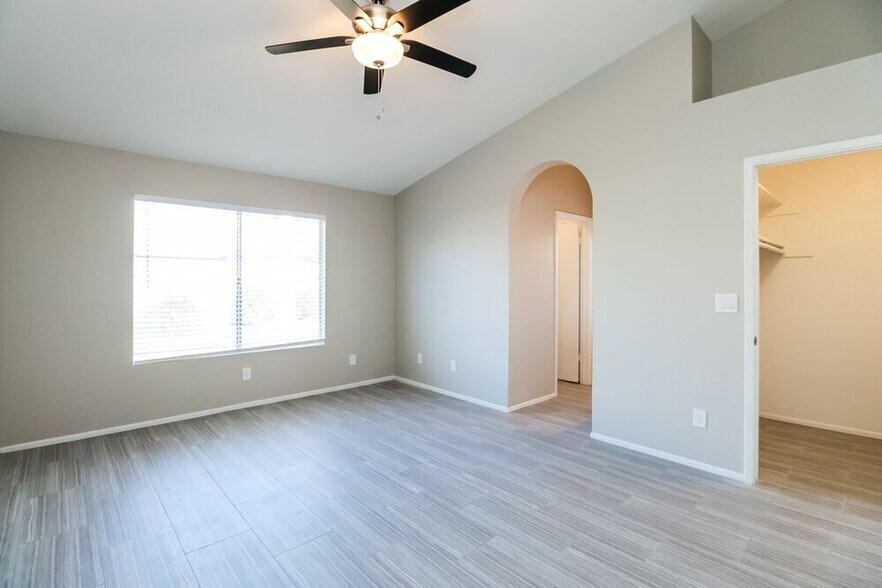 Building Photo - 8014 W Aster Dr