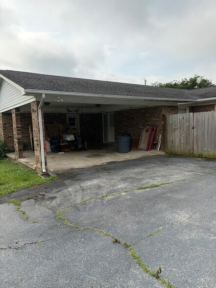 Building Photo - 1205 Carroll Dr
