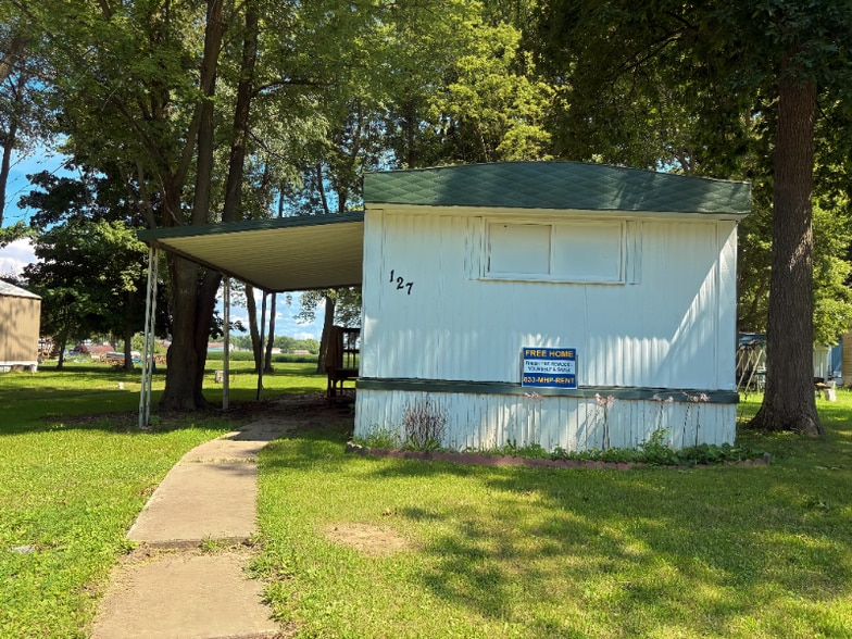 Building Photo - 1100 W Locust St