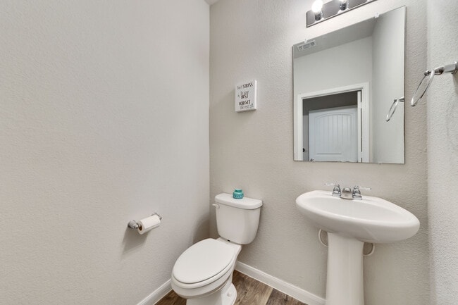 Building Photo - 3422 Couch Dr