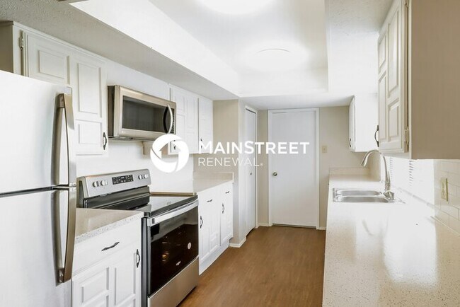 Building Photo - 4 Bedroom Pet-Friendly Home in Dallas, TX with Main Street Renewal