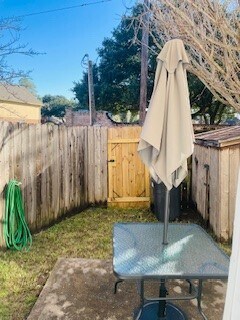 Building Photo - 2002 Gentryside Dr