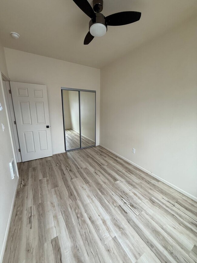 Building Photo - Stoltzfus-PM-026-0265