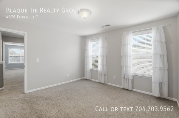 Building Photo - 4376 Foxfield Ct