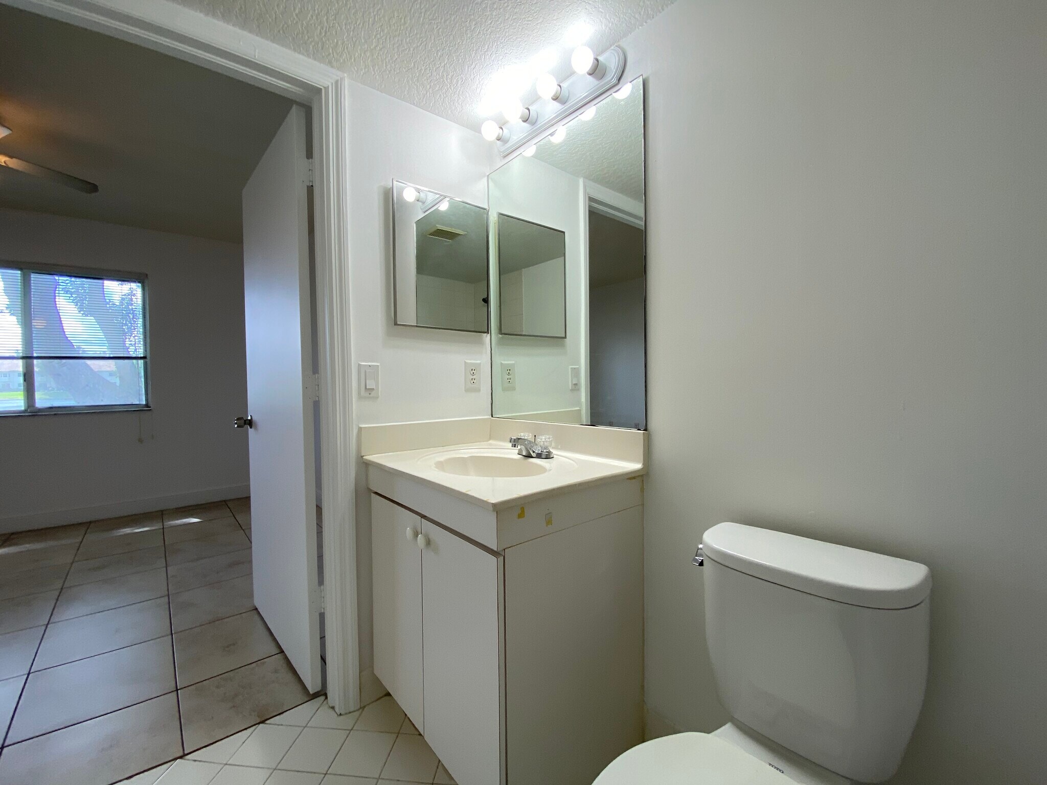 Building Photo - 2910 SE 13th Ave