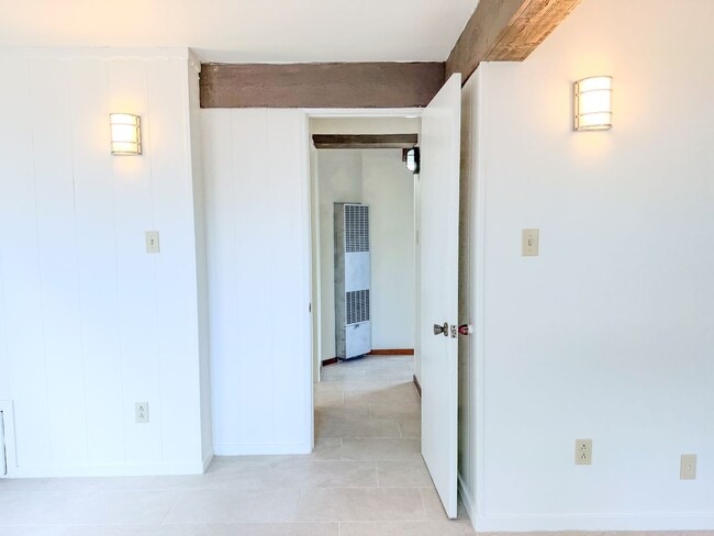 Building Photo - 108 Los Angeles Ave