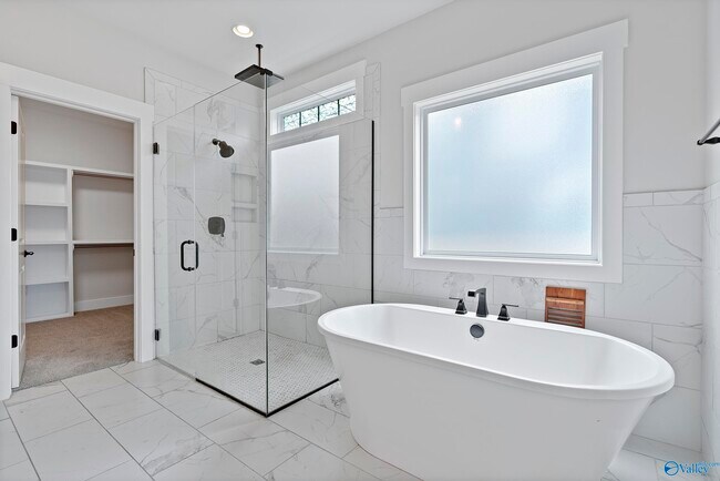 Building Photo - 6605 Waxwood Dr