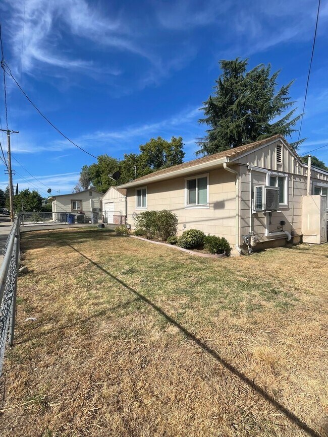 Building Photo - 2538-2556 Lanning Ave
