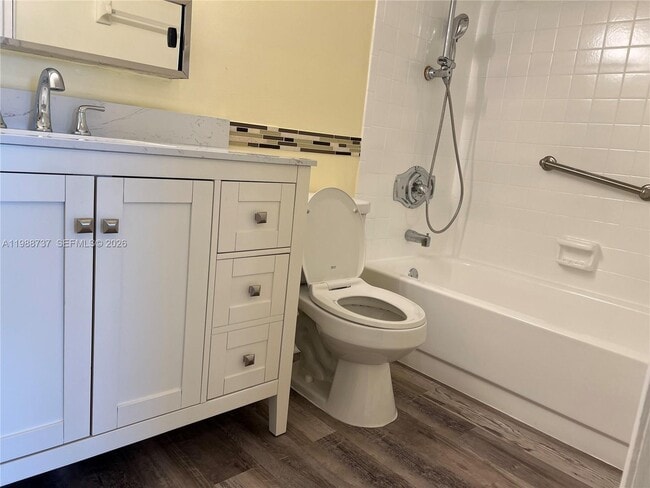 Building Photo - 13120 SW 92nd Ave