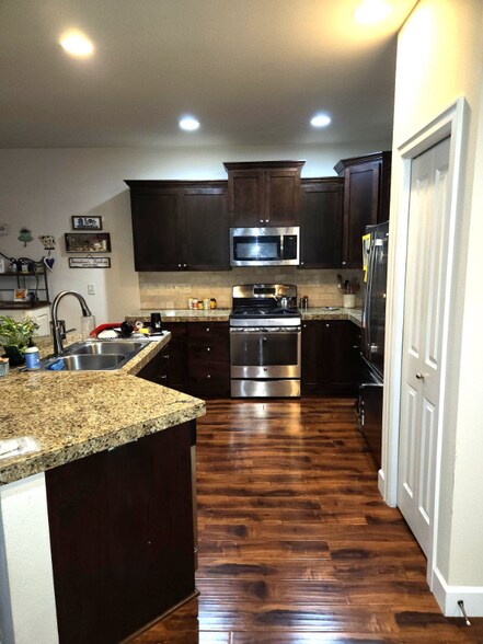 Building Photo - 15353 SE Granite Dr