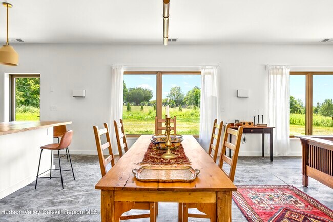 Building Photo - 88 Hover Ave