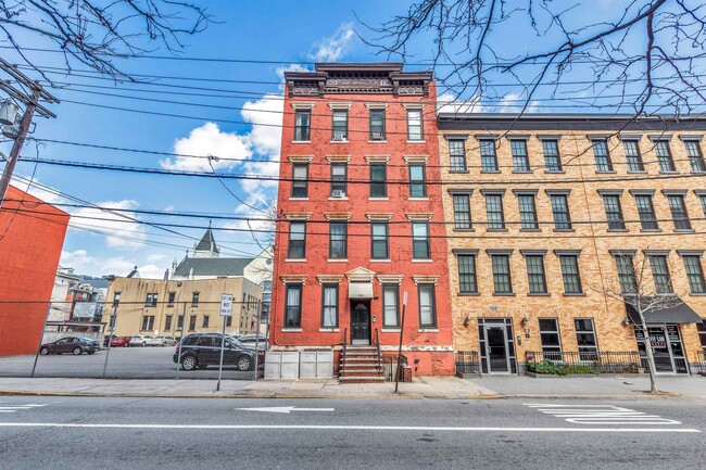 Building Photo - 554 Observer Hwy