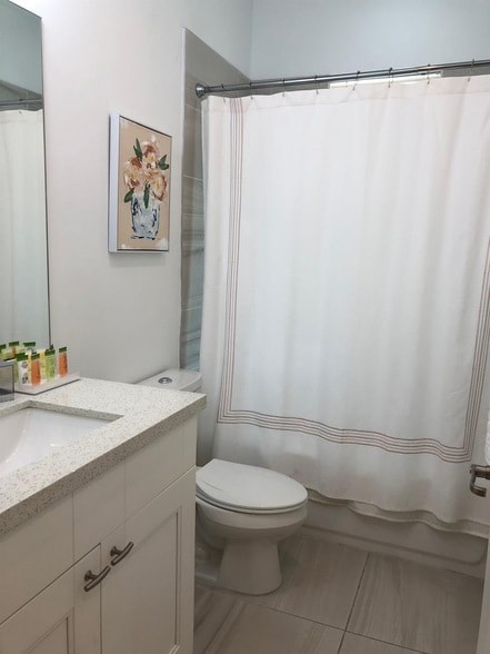 Building Photo - 2362 SW 18th Ave