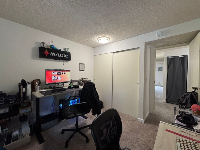 Building Photo - 2 Bedroom Condo Near WWU and Bus Line