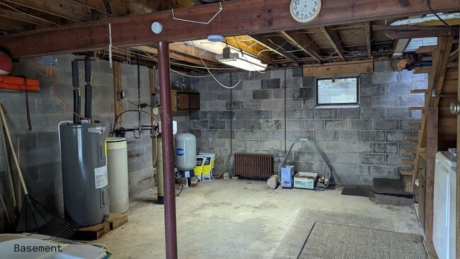 Building Photo - 102 Elm Ct