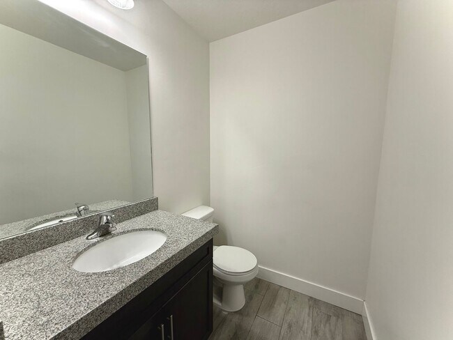 Building Photo - Townhome Available Now- Longer Lease Options