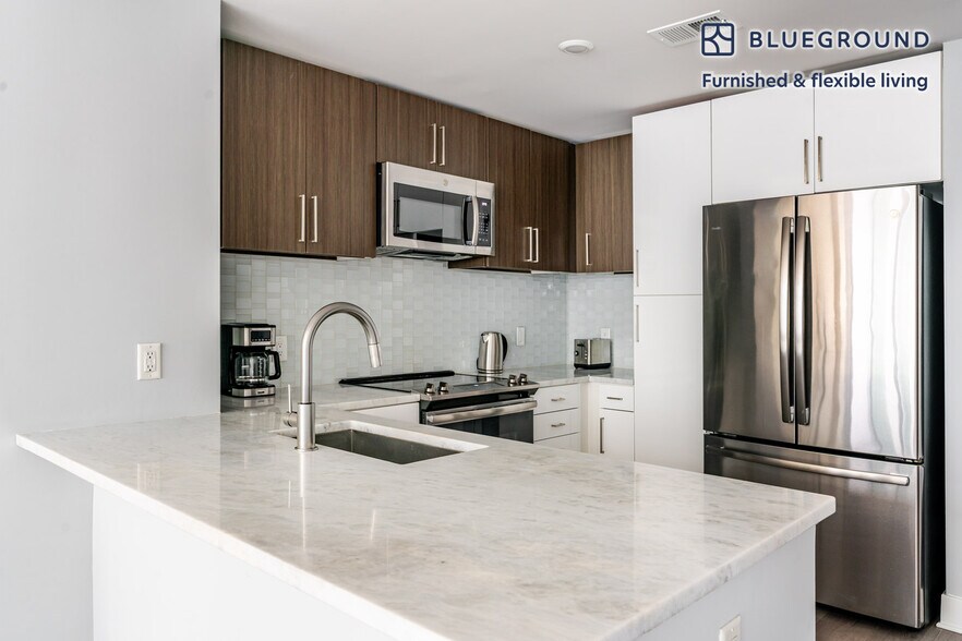 Building Photo - 4850 Rugby Ave