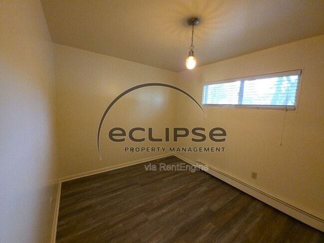 Building Photo - 729 3rd St