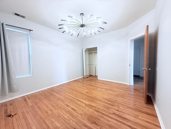 Building Photo - 1509 E 65th St