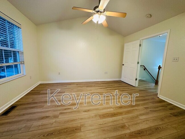 Building Photo - 846 Blue Spruce Way