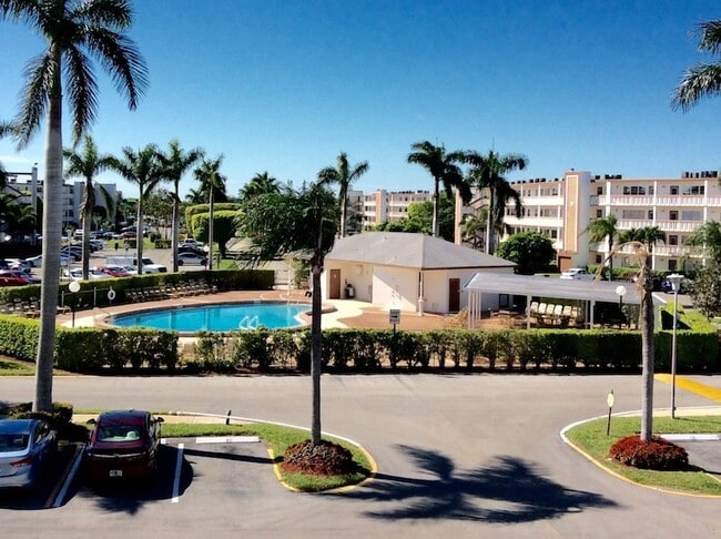 Building Photo - 2067 Cornwall D