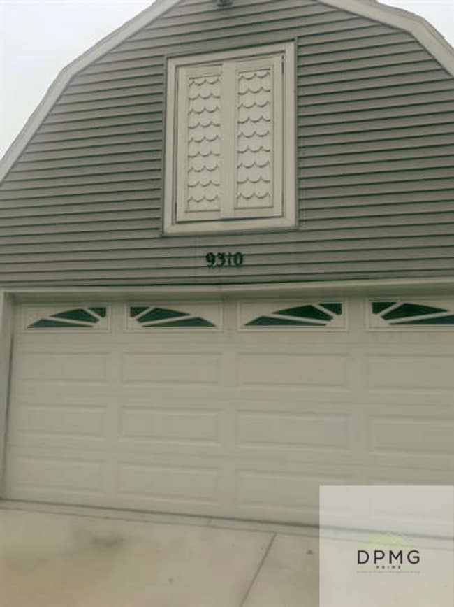 Building Photo - 9310 Oakdale Dr