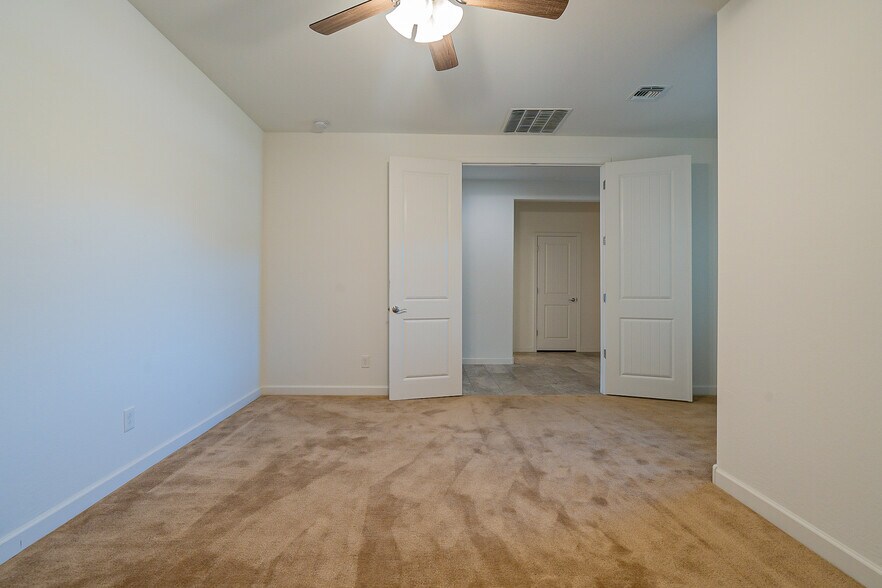 Building Photo - 15877 W Mauna Loa Ln